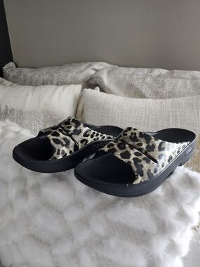 OOFOS Luxe Cheetah - Ooahh Slide Sandals